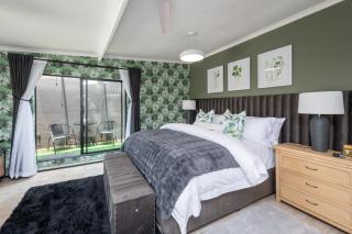 Polka Dot Airport Exec Suite - 1