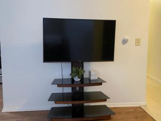 Spacious Updated 1 Bedroom Apartment - 1