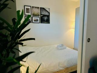 Side Ocean View Studio, 24H Check-In and Out, Air Conditioner, Close to Airport - Cagnes-sur-Mer - 2