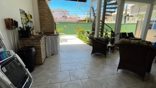 Casa espaçosa com sala de jogos interna e externa - 3