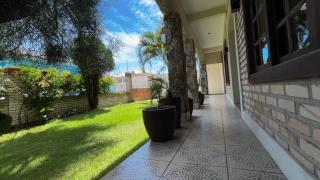 Casa espaçosa com sala de jogos interna e externa - 6