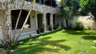 Casa espaçosa com sala de jogos interna e externa - Florianópolis - 1