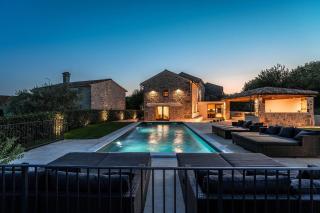 Beeindruckende Steinfinca mit privatem Salzwasserpool, Panoramablick aufs Meer, Grill - - 6