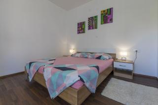 Hundefreundliches Apartment mit BBQ, privatem Balkon und nur 700 Meter zum Strand - Crikvenica - 5