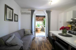 Hundefreundliches Apartment nur 250 Meter zum Strand mit mediterranem Garten - Poreč - 5