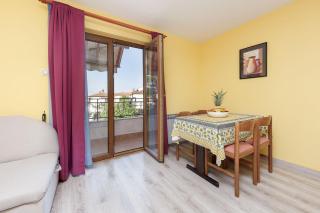 Modernes Apartment nur 10 Gehminuten zum Strand von Rovinj mit Privatparkplatz - Rovinj - 2