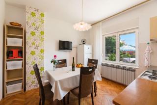 Komfortables Apartment nur 200 Meter zum Sandstrand mit Meerblick, Liegewiese, Grill - Crikvenica - 2