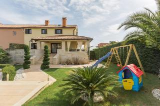 Atemberaubende Villa mit Pool, Jacuzzi, Sauna, Panoramablick, eigener Taverne, Spielplatz, Kamin - Kaštelir - 8