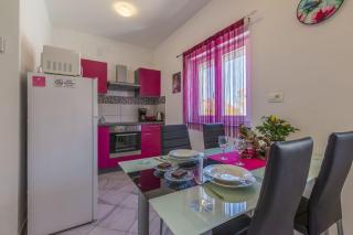 Charmantes hundefreundliches Apartment mit privatem Balkon, Spielplatz, Grill - Crikvenica - 6