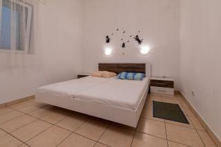 Preiswertes Familienapartment nur 100 Meter zum Strand mit privater Terrasse - Crikvenica - 4