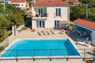 Faszinierende Villa mit traumhaften Meerblick zur Insel Krk mit Privatpool, Tischtennis, Billard, Grill - Šmrika - 2