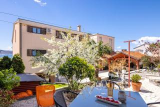 Renoviertes Apartment nur 400 Meter zum Strand mit Meerblick, Klima, Waschmaschine - Crikvenica - 9