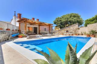 Traumhafte Villa nur 300 Meter zum Strand mit beheiztem Pool, Whirlpool, Kicker, Grill - 0
