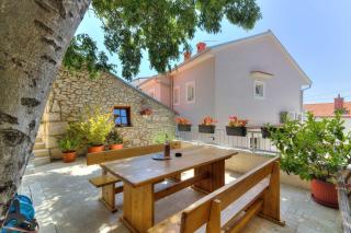 Traumhafte Villa nur 300 Meter zum Strand mit beheiztem Pool, Whirlpool, Kicker, Grill - Novi Vinodolski - 3