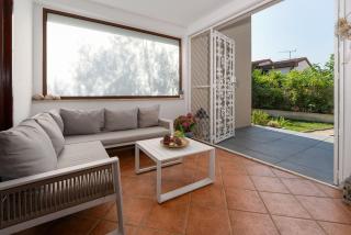 Exquisites Ferienhaus mit privatem Garten, Liegen, Kinderstuhl, Waschmaschine - nur 700 Meter zum Strand - Poreč - 4