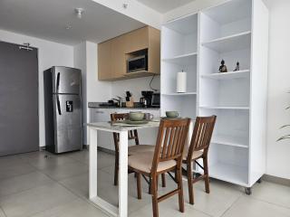 Tropical Vista iFreses, 2nd floor! AC, TV and Pool - Guayabos - 1