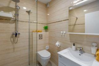 Idyllisches Apartment nur 600 Meter zum Strand mit privater Terrasse, WiFi, Parkplatz - Poreč - 1