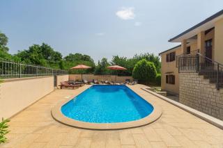 Mediterranes Apartment nur 200 Meter zum Strand mit Pool, Grillbereich, privater Terrasse, WiFi - Poreč - 9