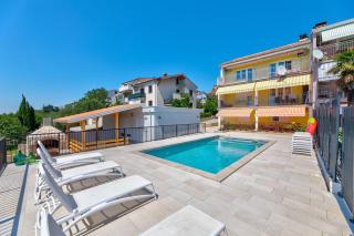 Herrliches Apartment nur 600 Meter zum Strand mit Meerblick, Pool, Grill, Waschmaschine - Crikvenica - 9