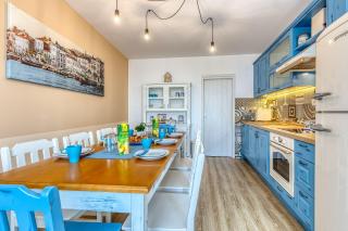Beeindruckende 5-Sterne-Villa mit Meerblick, Sauna, Gym, beheizten Privatpool, Spielplatz, BBQ - Hreljin - 3