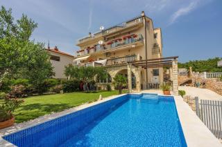 Modernes Apartment nur 300 Meter zum Strand mit Meerblick, Pool, Grill - hundefreundlich - Novi Vinodolski - 7
