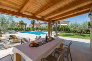 Strandnahes Apartment mit 60m2 grossem Pool, BBQ, Liegen, nur 800 Meter zum Strand - Poreč - 2