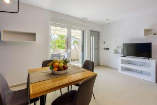 Malerisches Apartment nur 500 Meter zum Strand mit Pool, Gym, Sauna - Crikvenica - 5
