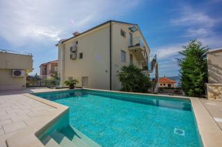 Einzigartiges Apartment nur 500 Meter zum Strand mit Sauna, Gym, Pool, WiFi - Crikvenica - 7