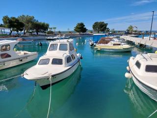 Helles Apartment nur 150 Meter zum Strand mit Dachterrasse, Meerblick, Grill - Crikvenica - 1