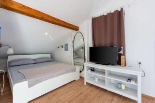 Atemberaubendes Studio direkt am Meer mit privatem Balkon, Grill, Meerblick - 4