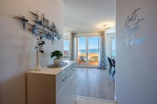 Lichtdurchflutetes Apartment mit Meerblick, privatem Balkon, WiFi, Privatparkplatz - 3