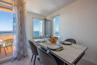 Lichtdurchflutetes Apartment mit Meerblick, privatem Balkon, WiFi, Privatparkplatz - 1