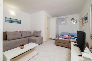 Helles Studio-Apartment nur 350 Meter zum Strand mit Grill, Privatparkplatz, Liege - Dramalj - 1