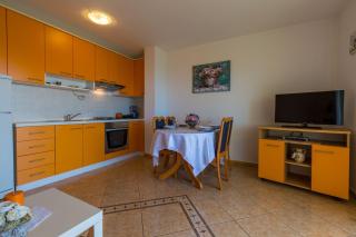 Mediterranes Apartment nur 350 Meter zum Strand mit Meerblick, Elektrogrill, Privatparkplatz - Dramalj - 1