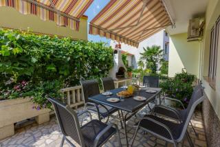 Hundefreundliches Apartment nur 350 Meter zum Sandstrand mit privater Terrasse, Steingrill, WiFi - Crikvenica - 6