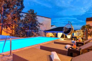 Faszinierendes Apartment nur 150 Meter zum Strand mit Jacuzzi, Billard, Pool, Grill - Dramalj - 0