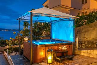 Faszinierendes Apartment nur 150 Meter zum Strand mit Jacuzzi, Billard, Pool, Grill - Dramalj - 8