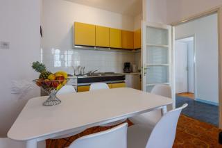 Komfortables Apartment nur 430 Meter zum Strand mit Meerblick, Balkon, Terrasse, Grillbereich - Novi Vinodolski - 3