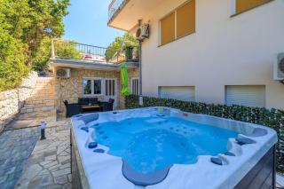 Idyllisches Apartment nur 300 Meter zum Strand mit Meerblick, Whirlpool, Grill - Novi Vinodolski - 7