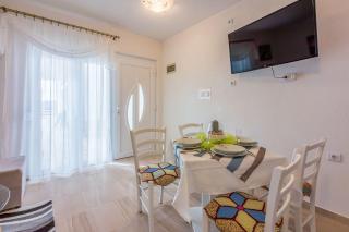 Renoviertes Apartment mit Meerblick, Fitnessraum, Babybett, Grillbereich - Crikvenica - 9