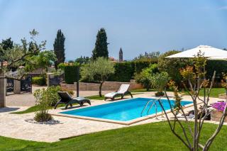 Faszinierende Villa mit 4 Bikes, Privatpool, Panoramablick, BBQ-Bereich, Waschmaschine - Kaštelir - 3