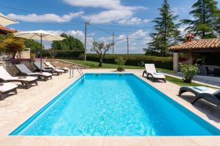 Faszinierende Villa mit 4 Bikes, Privatpool, Panoramablick, BBQ-Bereich, Waschmaschine - Kaštelir - 2