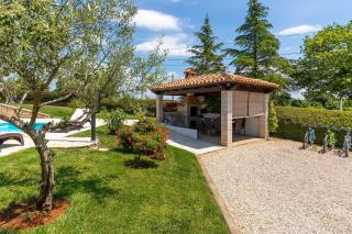 Faszinierende Villa mit 4 Bikes, Privatpool, Panoramablick, BBQ-Bereich, Waschmaschine - 1