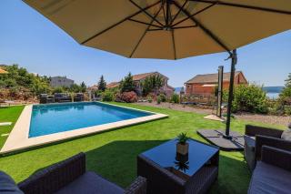 Hundefreundliches Apartment nur 350 Meter zum Strand mit Meerblick, Pool, WiFi - Dramalj - 9