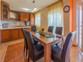 Hundefreundliches Apartment nur 350 Meter zum Strand mit Meerblick, Pool, WiFi - Dramalj - 5