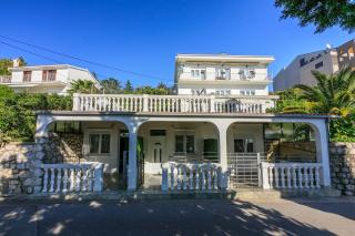 Charmantes Apartment nur 50 Meter zum Strand mit privater Terrasse, Meerblick, Parkplatz - Dramalj - 0