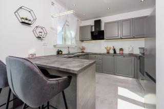 Exquisites Apartment nur 350 Meter zum Strand mit herrlichem Meerblick, Privatparkplatz, WiFi - Crikvenica - 2