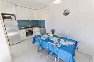 Modernes Apartment nur 350 Meter zum Strand mit privater Terrasse, Babybett, Elektrogrill - 8