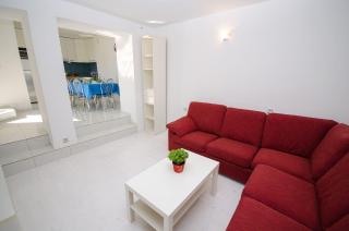 Modernes Apartment nur 350 Meter zum Strand mit privater Terrasse, Babybett, Elektrogrill - Crikvenica - 6