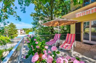 Charmantes Apartment nur 200 Meter zum Strand mit Meerblick, Liegen, Grillbereich - Selce - 9